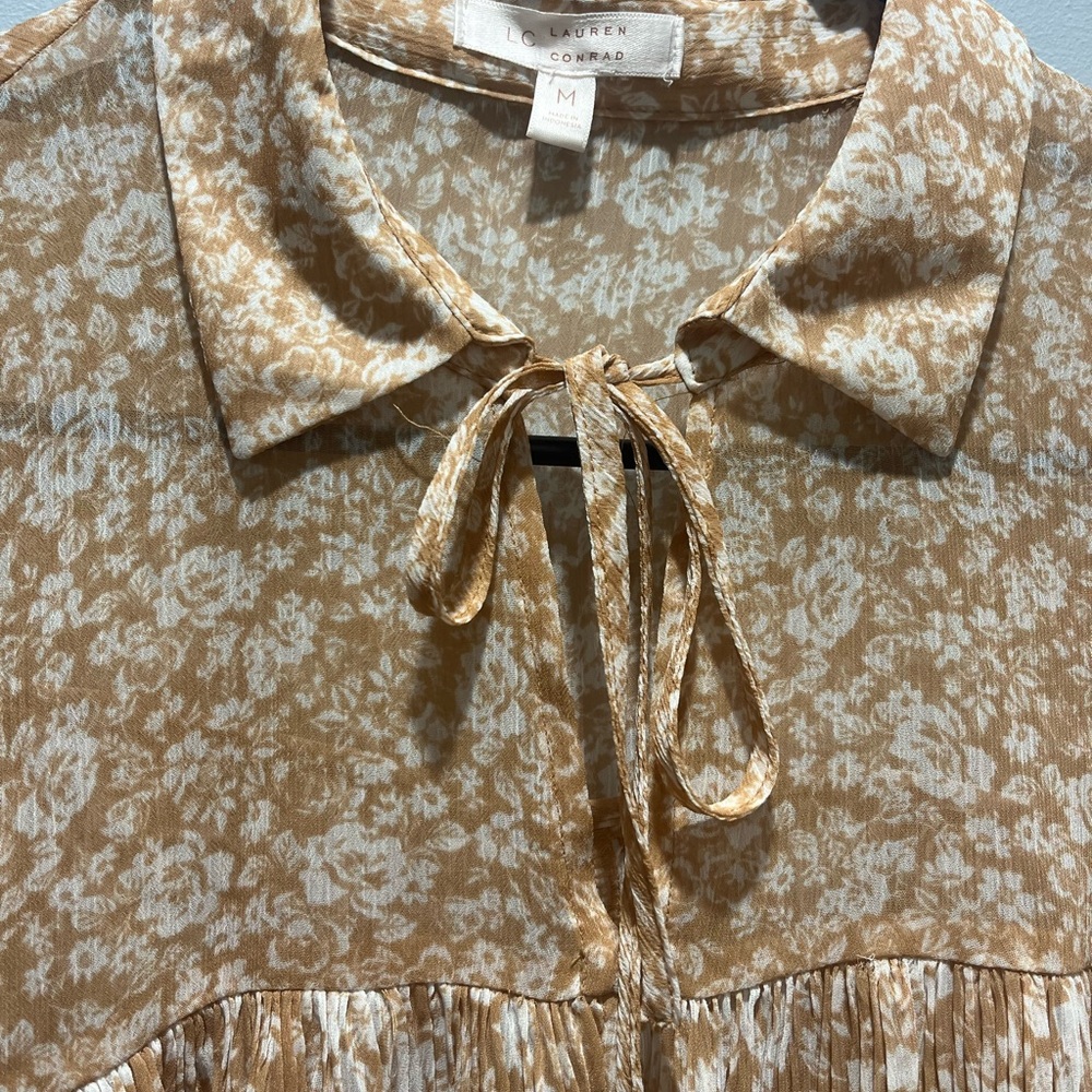 Women's Medium Floral light Beige LC Lauren Conrad Pleated Blouse - Picture 4 of 8